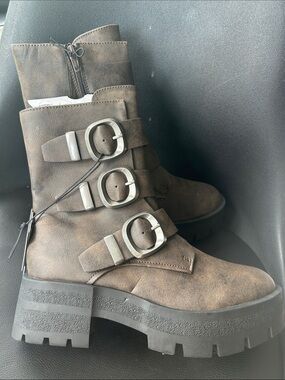 NWT 🆕 Steve Madden NYC Brown Chunky Buckle Combat Boots - Women's